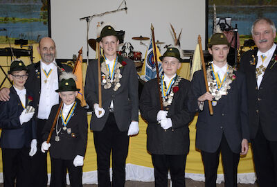 Dier Proklamation der Jugen- und Juniorenbesten am Schützenfestsonntag im Festzelt