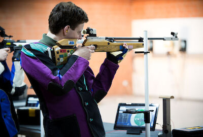 Das Training mit dem Luftgewehr, Freihand auf 10m.