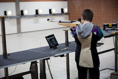 Das Training mit dem Luftgewehr, Freihand auf 10m.