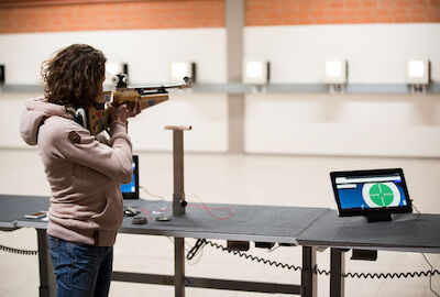 Das Training mit dem Luftgewehr, Freihand auf 10m.