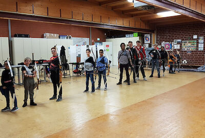 Das Bogentraining der Jugend und Schüler in der Halle.