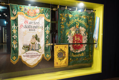 Schützenfahne von 1902 und Harzer Bundesbanner von 1904